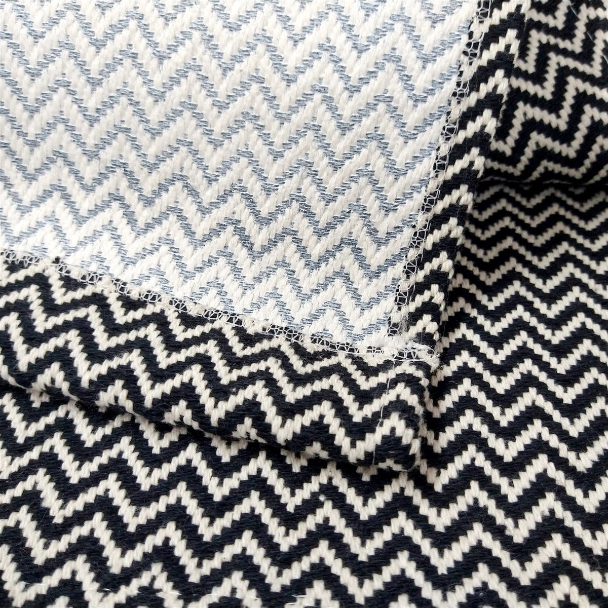 Tapete Passadeira Beira Cama 2,00m x 0,65m Zig Zag - Preto